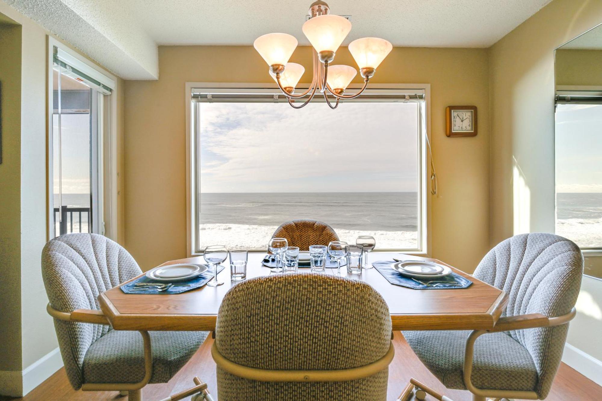 Comfortable With Patio And Views! * Lincoln City
