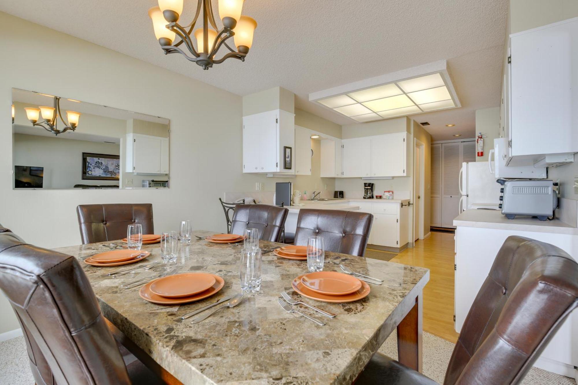 Pool Access, Walk To Beach! Lincoln City