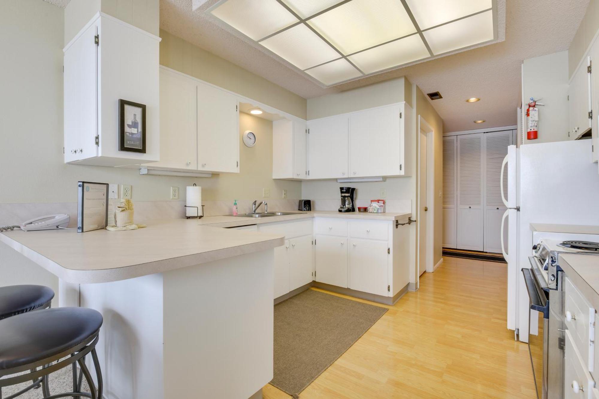 Pool Access, Walk To Beach! *