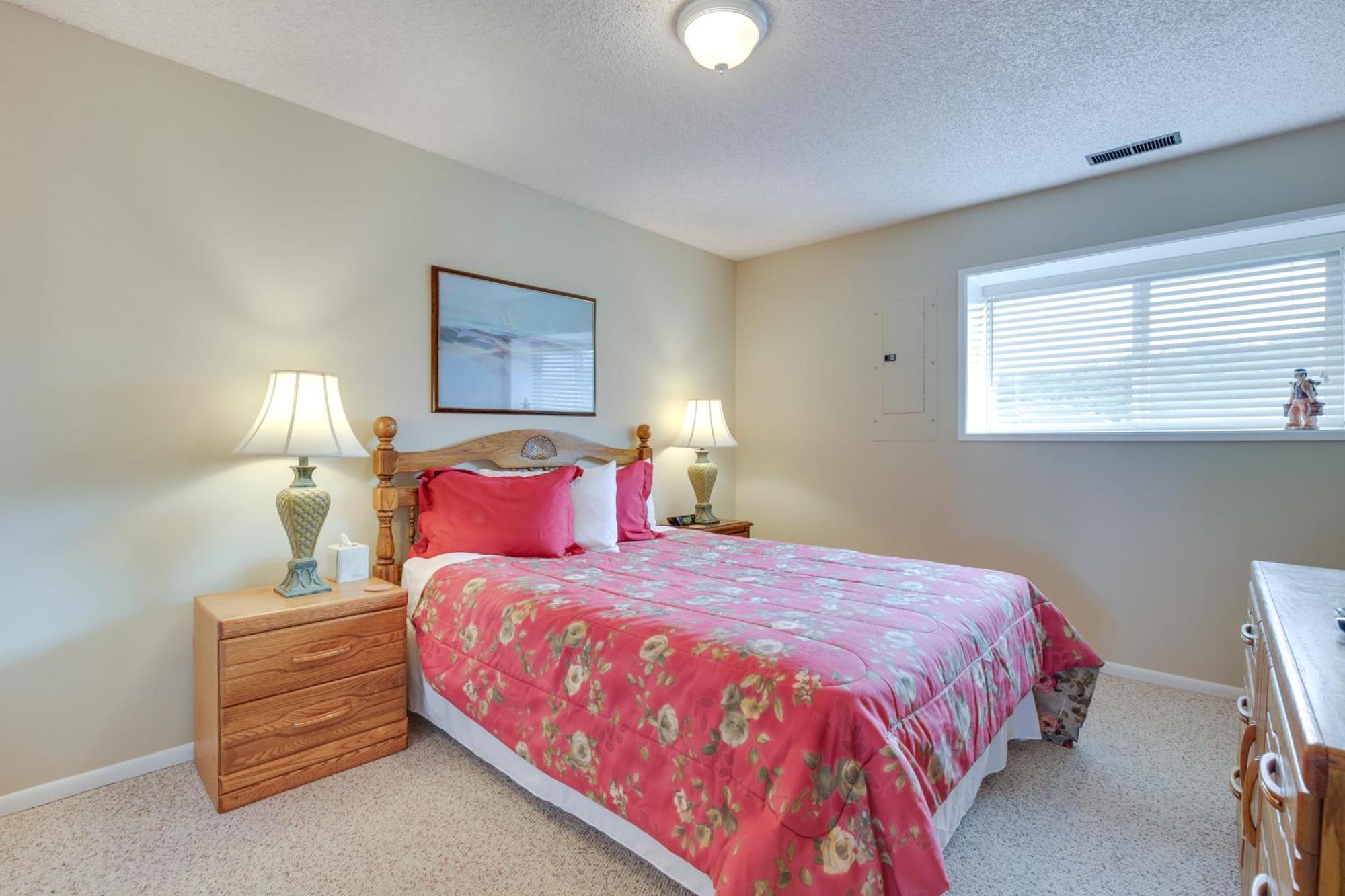Pool Access, Walk To Beach! Lincoln City