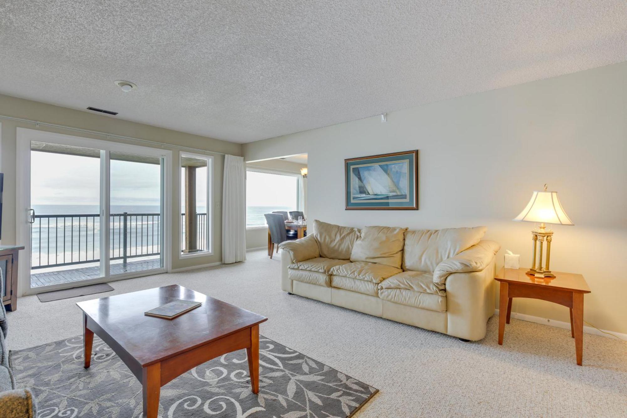 Apartment Pool Access, Walk To Beach! *