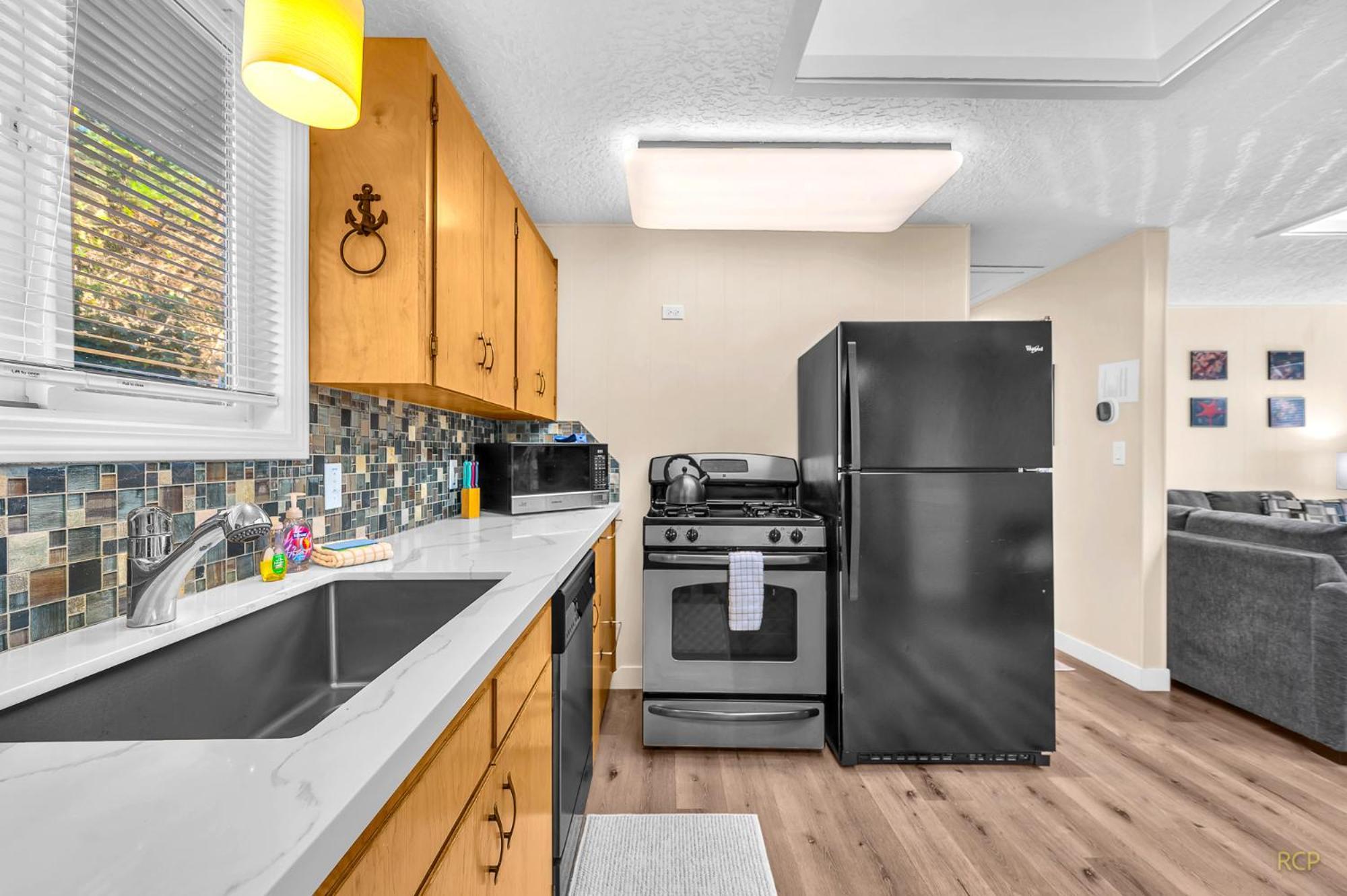New Listing Shore Beats Work! Lincoln City