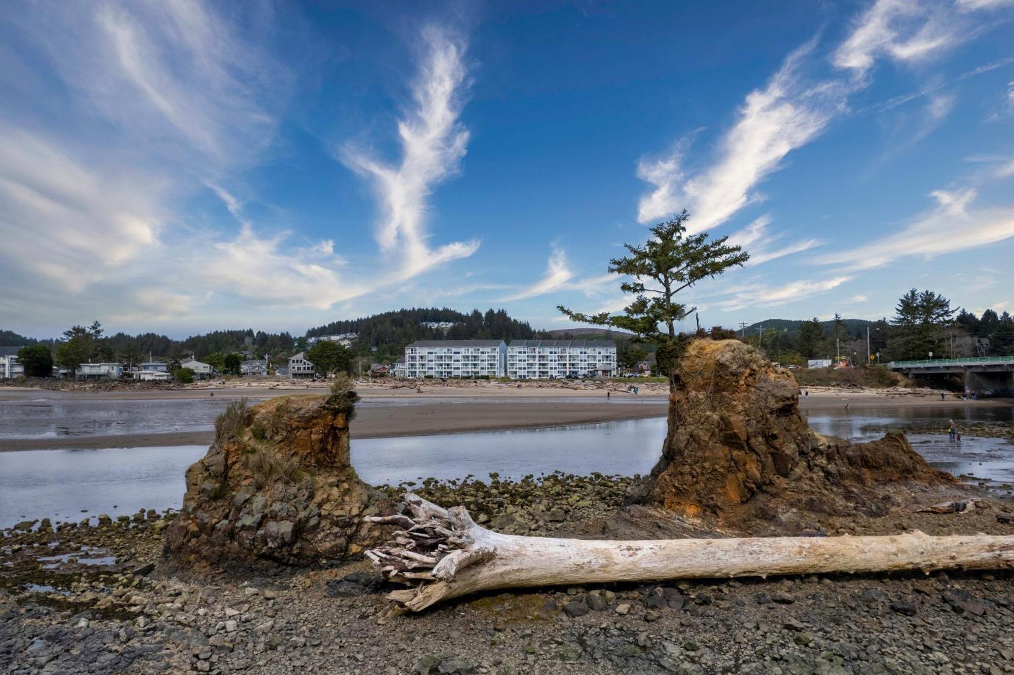 Waters Edge 412 Lincoln City