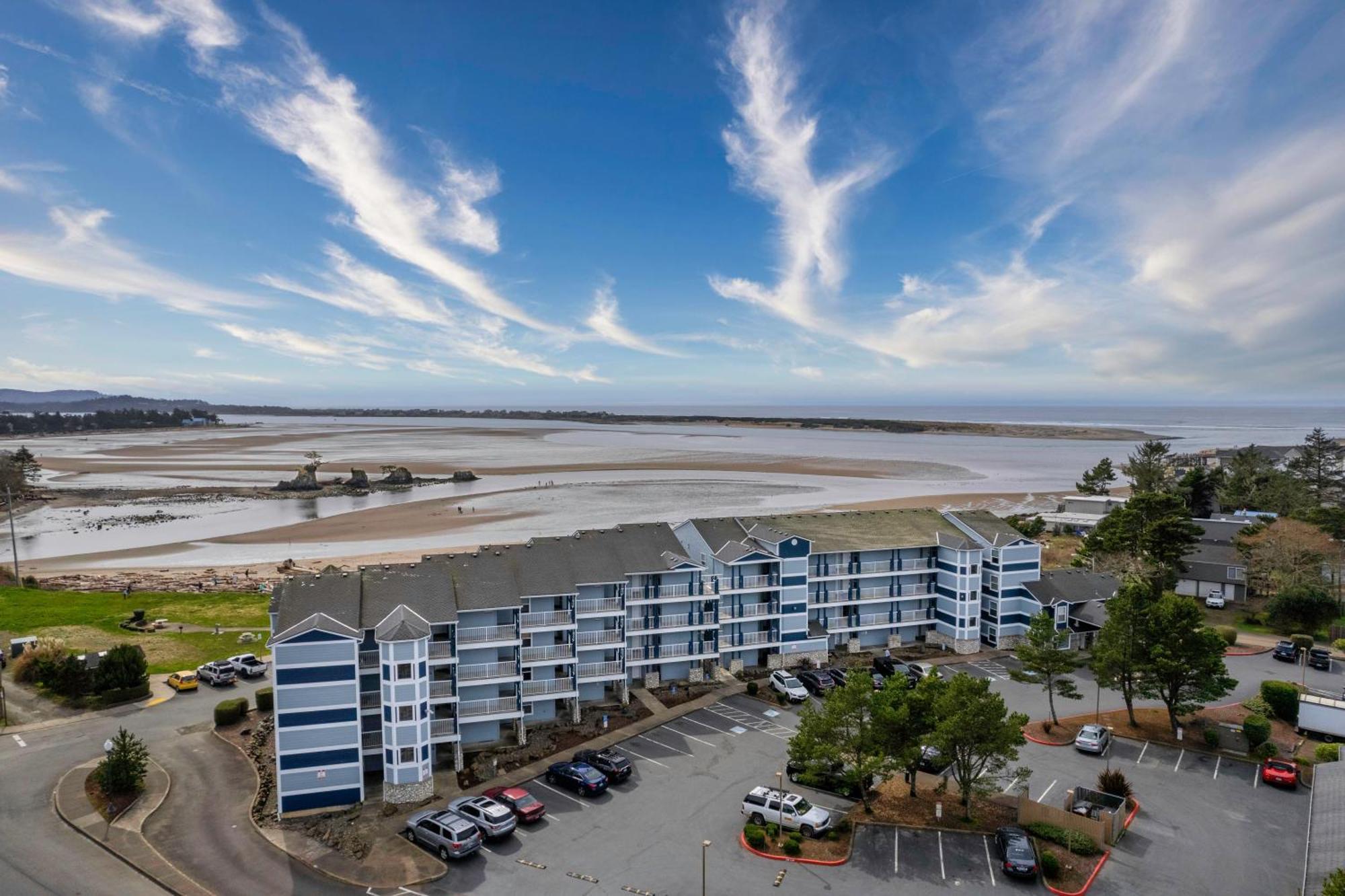 Waters Edge 412 Lincoln City