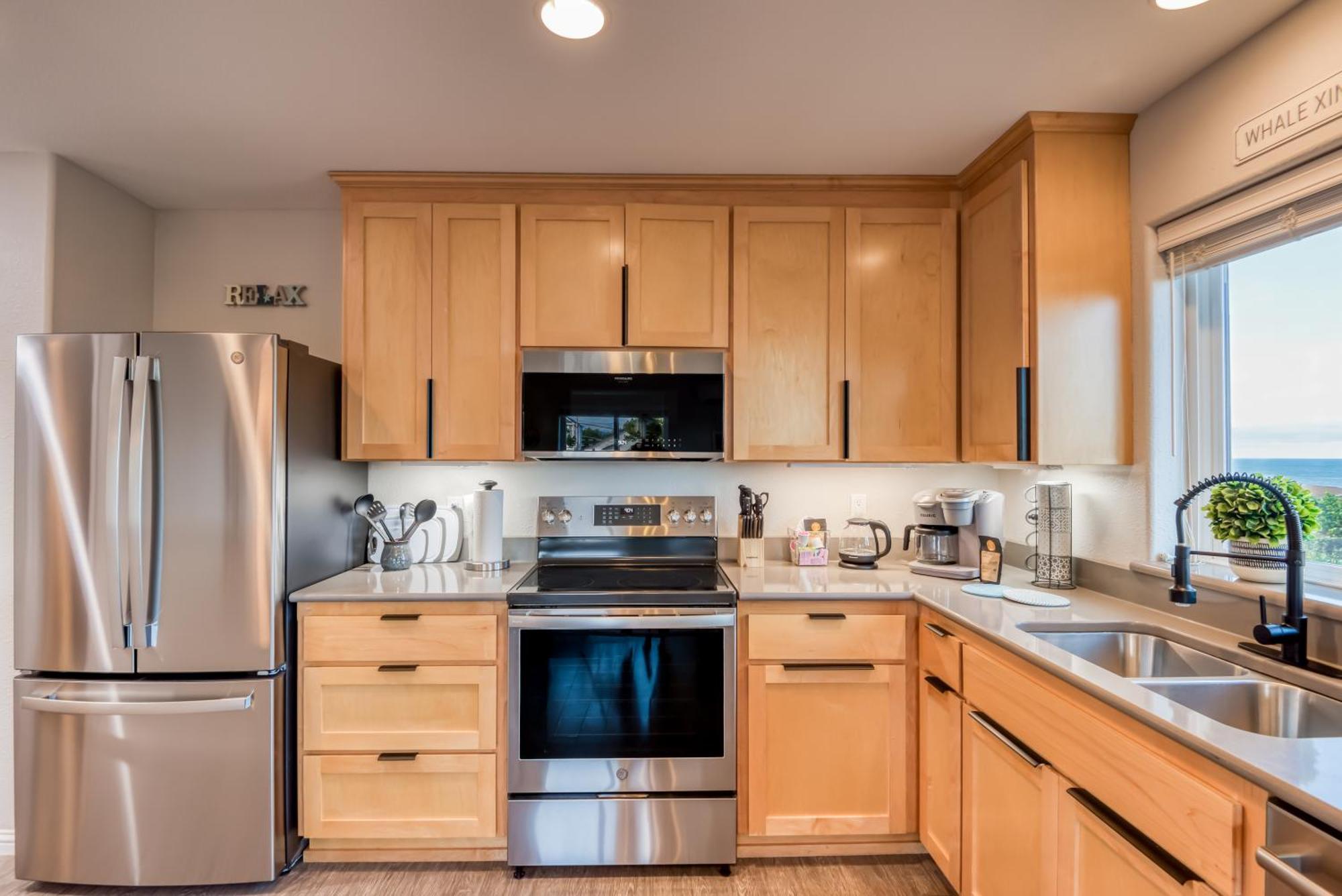 Pacific Peeks One - Oceanview - Ev Charger - Pet Friendly Apartment