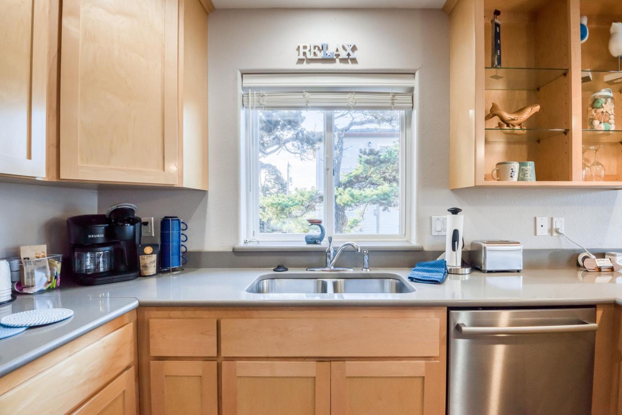 Pacific Peeks One - Oceanview - Ev Charger - Pet Friendly Apartment