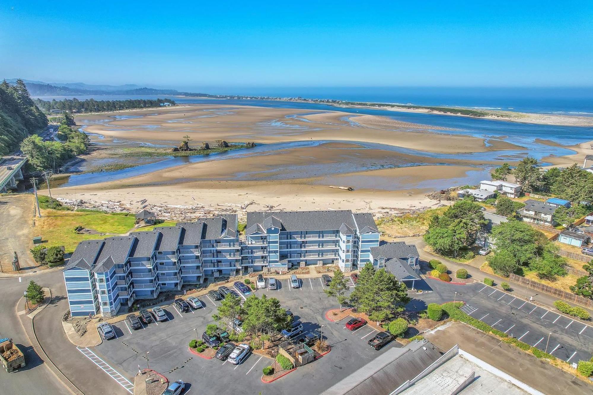 Waters Edge 308 Apartment