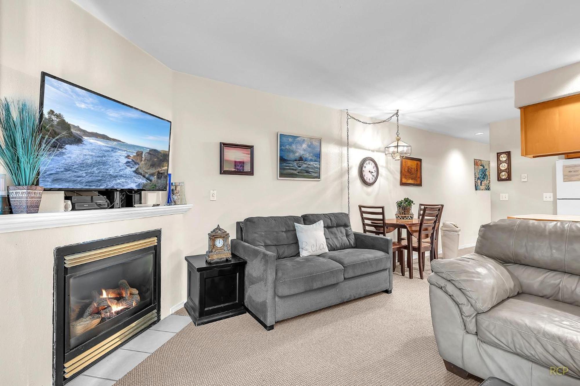 Waters Edge 308 Apartment
