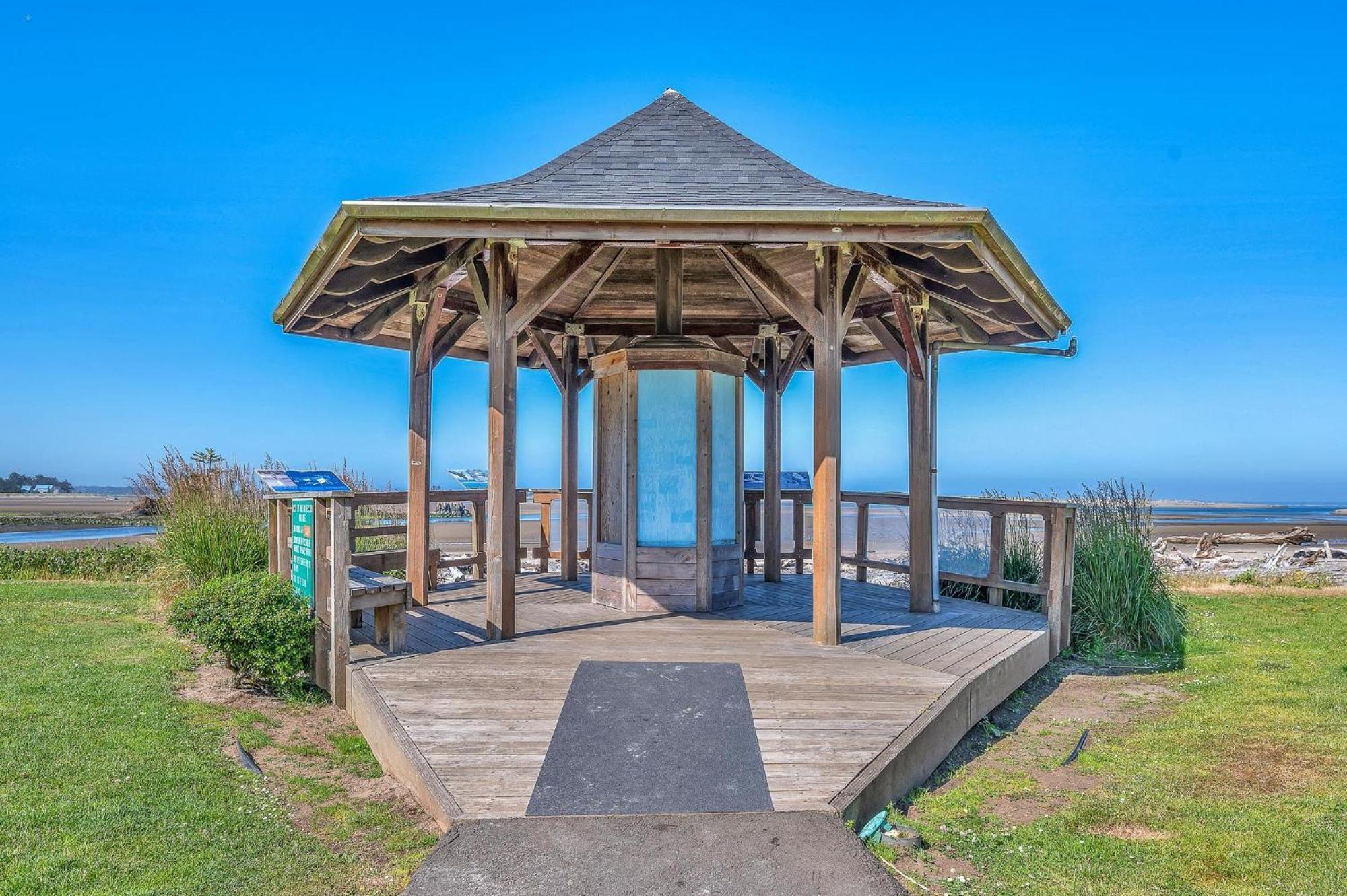 Waters Edge 308 Lincoln City
