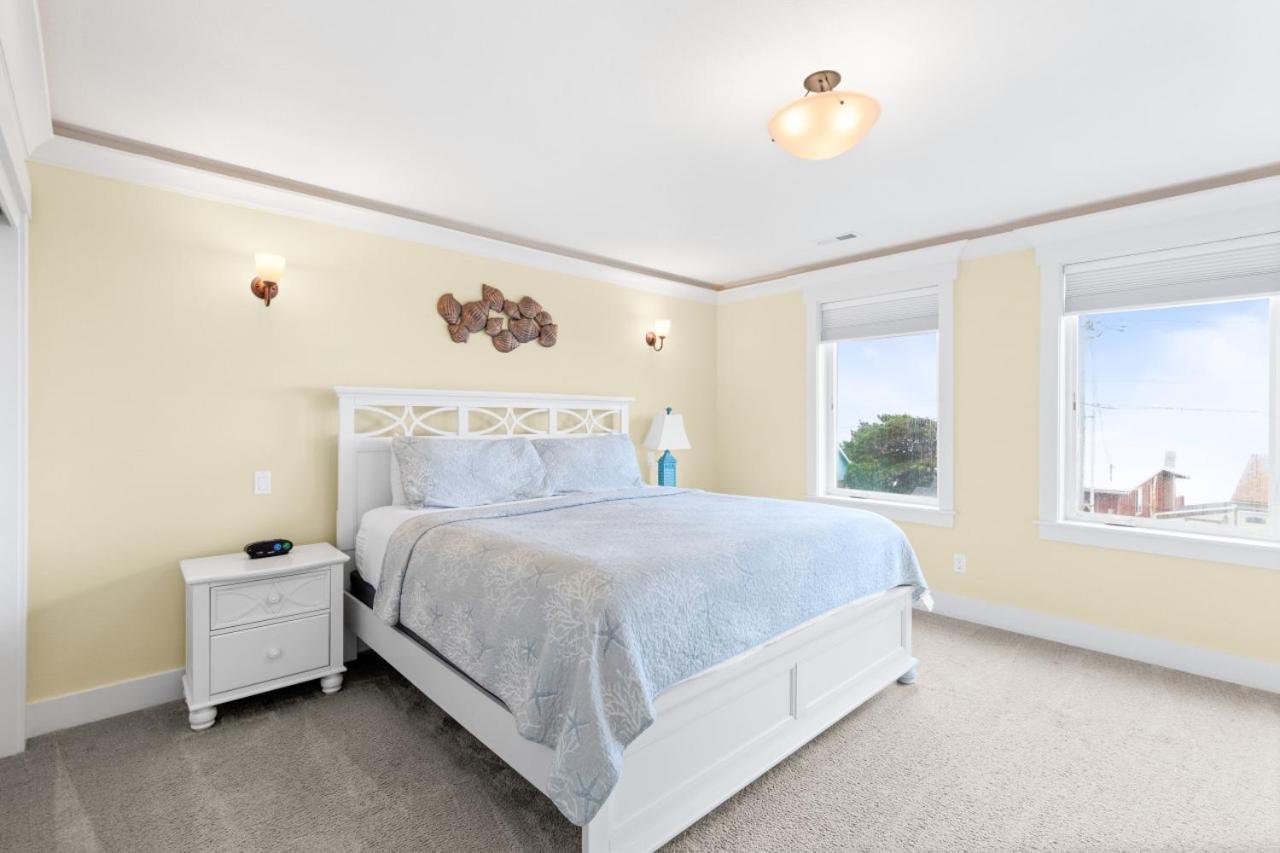 Ocean View, Hot Tub, Sleeps 10 Holiday home Lincoln City