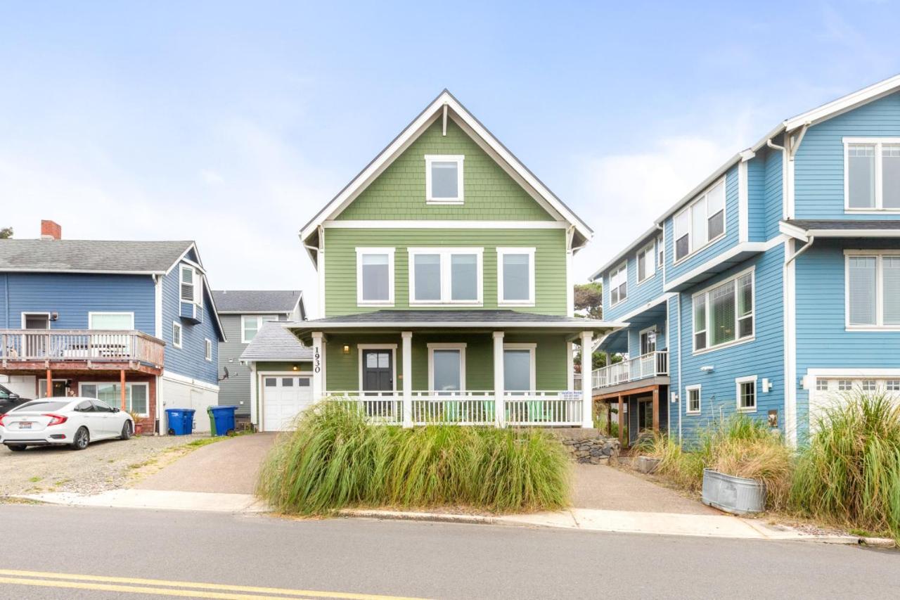 Ocean View, Hot Tub, Sleeps 10 *