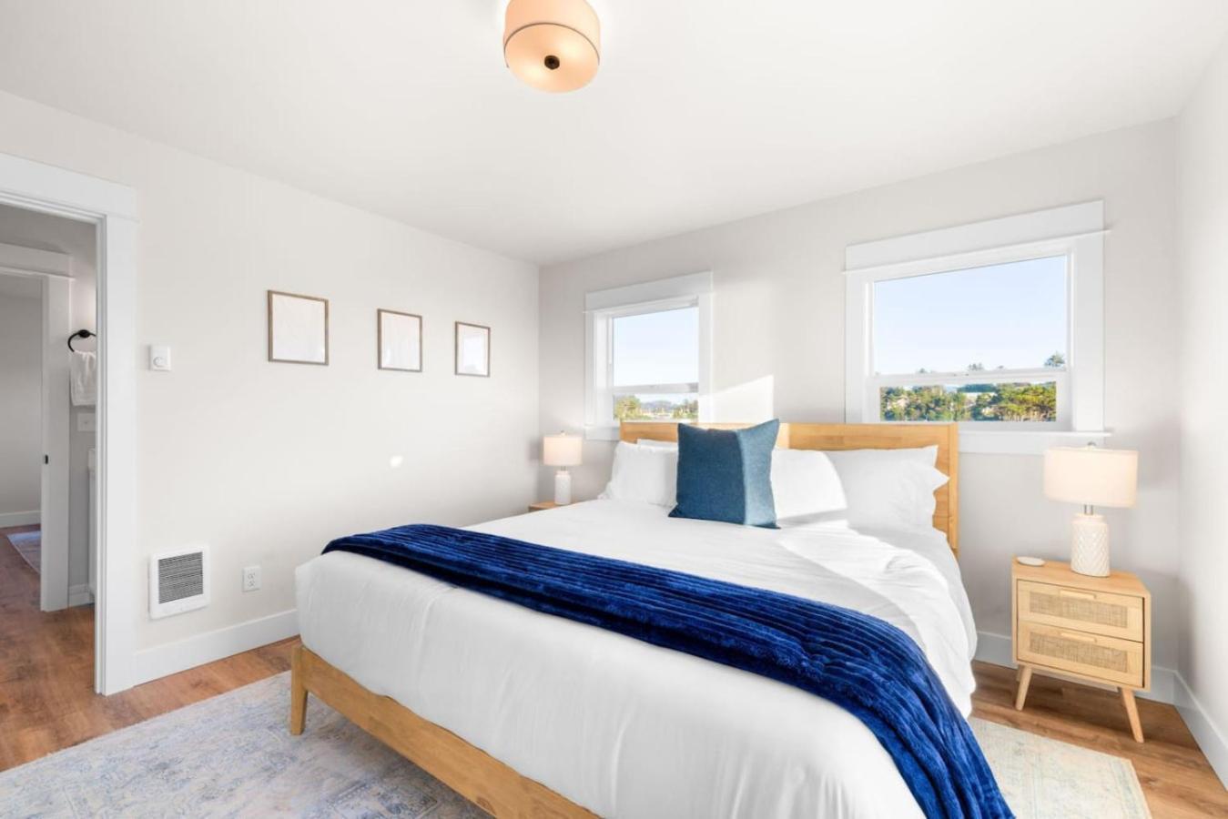 Holiday home New Construction In 2025, Ocean View, Hot Tub, Arcade, Sleeps 20 Lincoln City