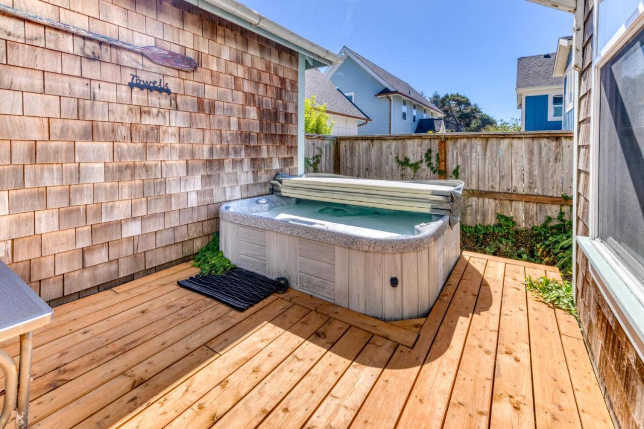 The At Olivia Beach, Hot Tub And Outdoor Summer Pool, Sleeps 6 * Lincoln City