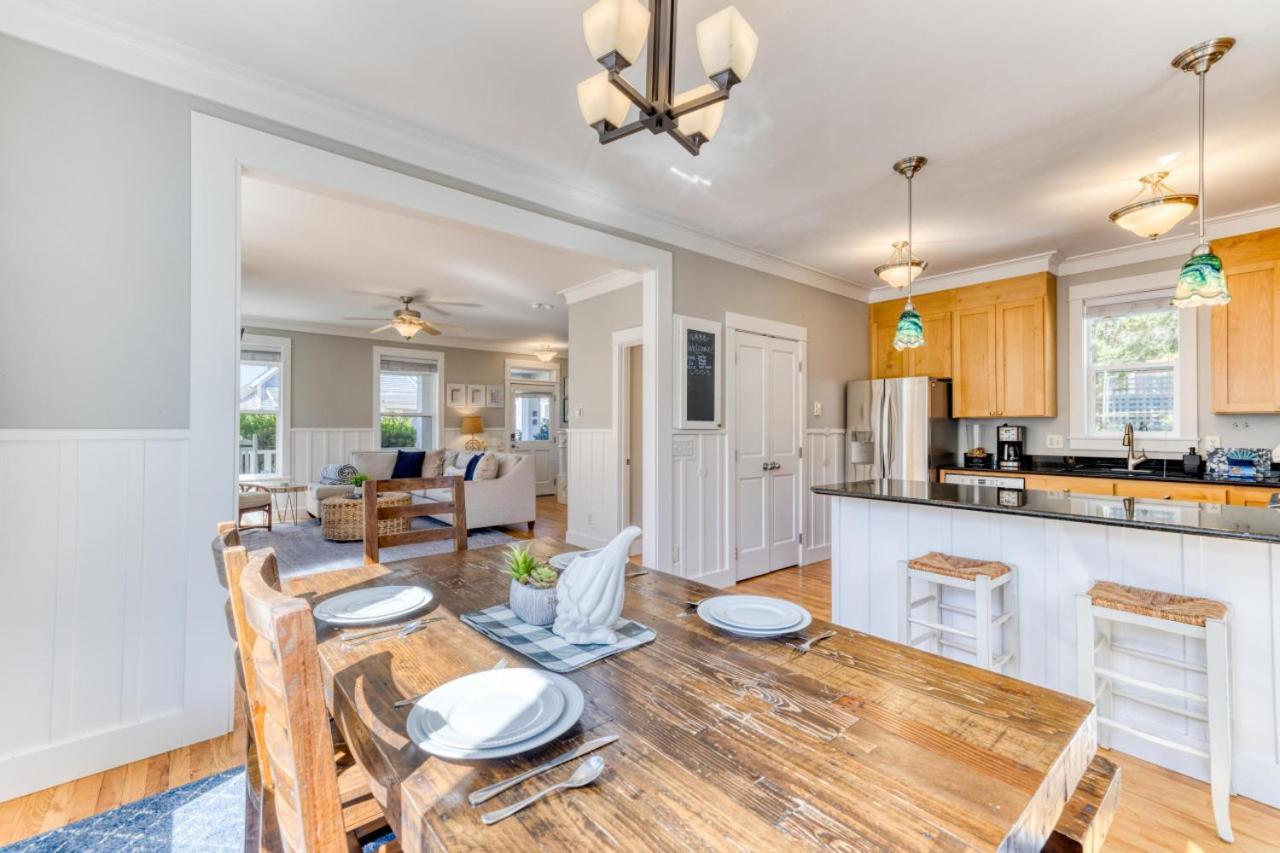 The At Olivia Beach, Hot Tub And Outdoor Summer Pool, Sleeps 6 Lincoln City