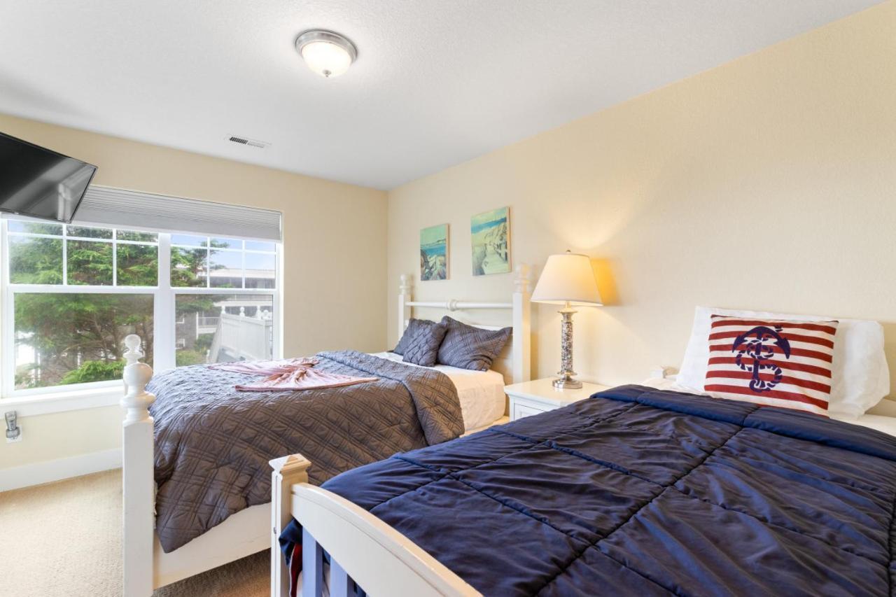 Blue Marlin, Arcade, Hot Tub, Sleeps 10 Holiday home