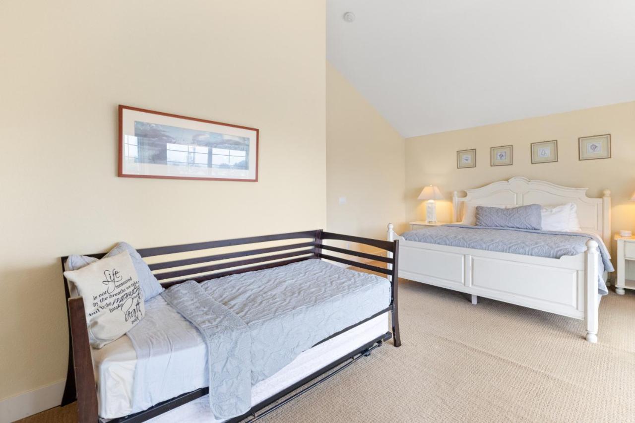 Blue Marlin, Arcade, Hot Tub, Sleeps 10 Lincoln City