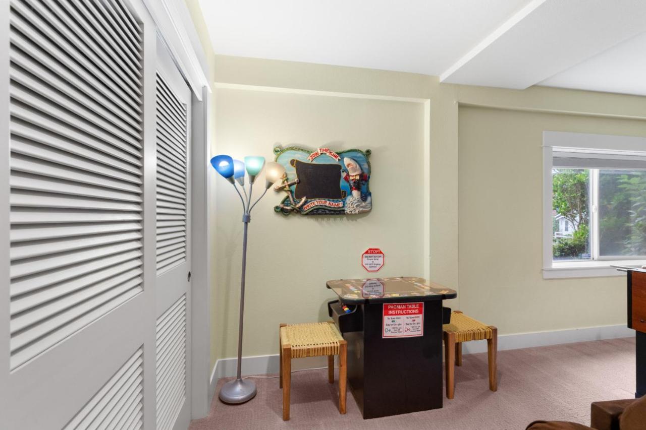 Blue Marlin, Arcade, Hot Tub, Sleeps 10 Holiday home