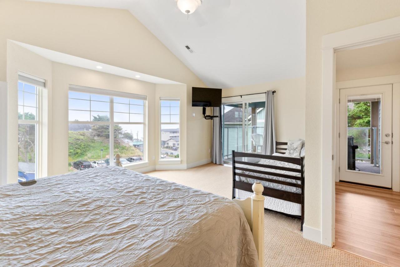 Blue Marlin, Arcade, Hot Tub, Sleeps 10 Holiday home Lincoln City