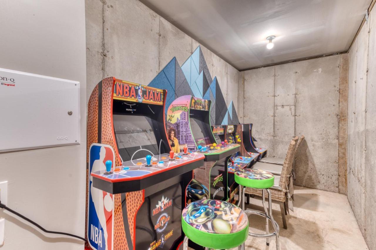 The Jamm House With Arcade And Hot Tub Holiday home Lincoln City
