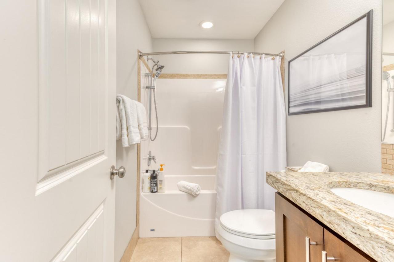 Ocean Views, Spacious Getaway, 5br, Hot Tub, Sleeps 16 Lincoln City