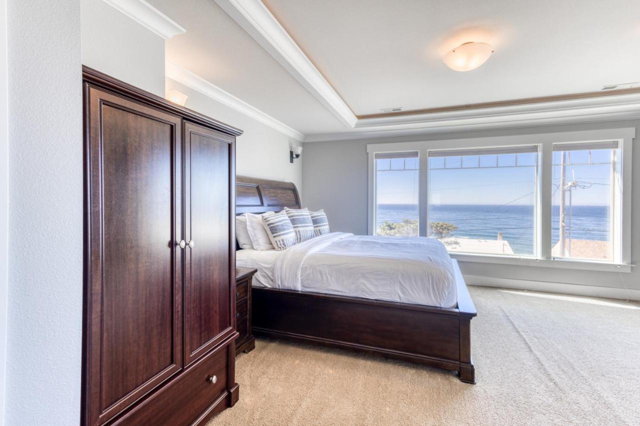 Ocean Views, Spacious Getaway, 5br, Hot Tub, Sleeps 16 Holiday home