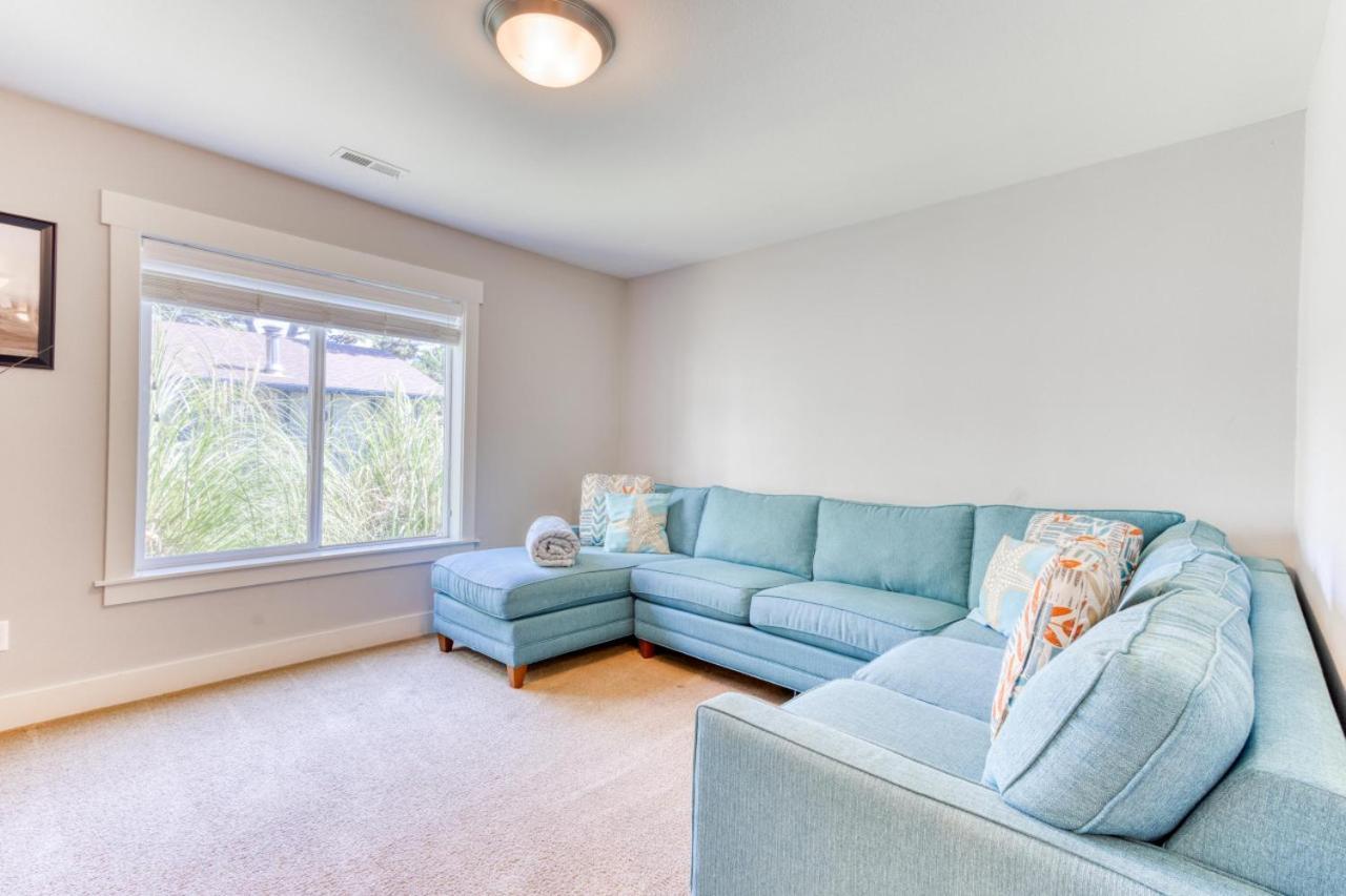Holiday home Ocean Views, Spacious Getaway, 5br, Hot Tub, Sleeps 16