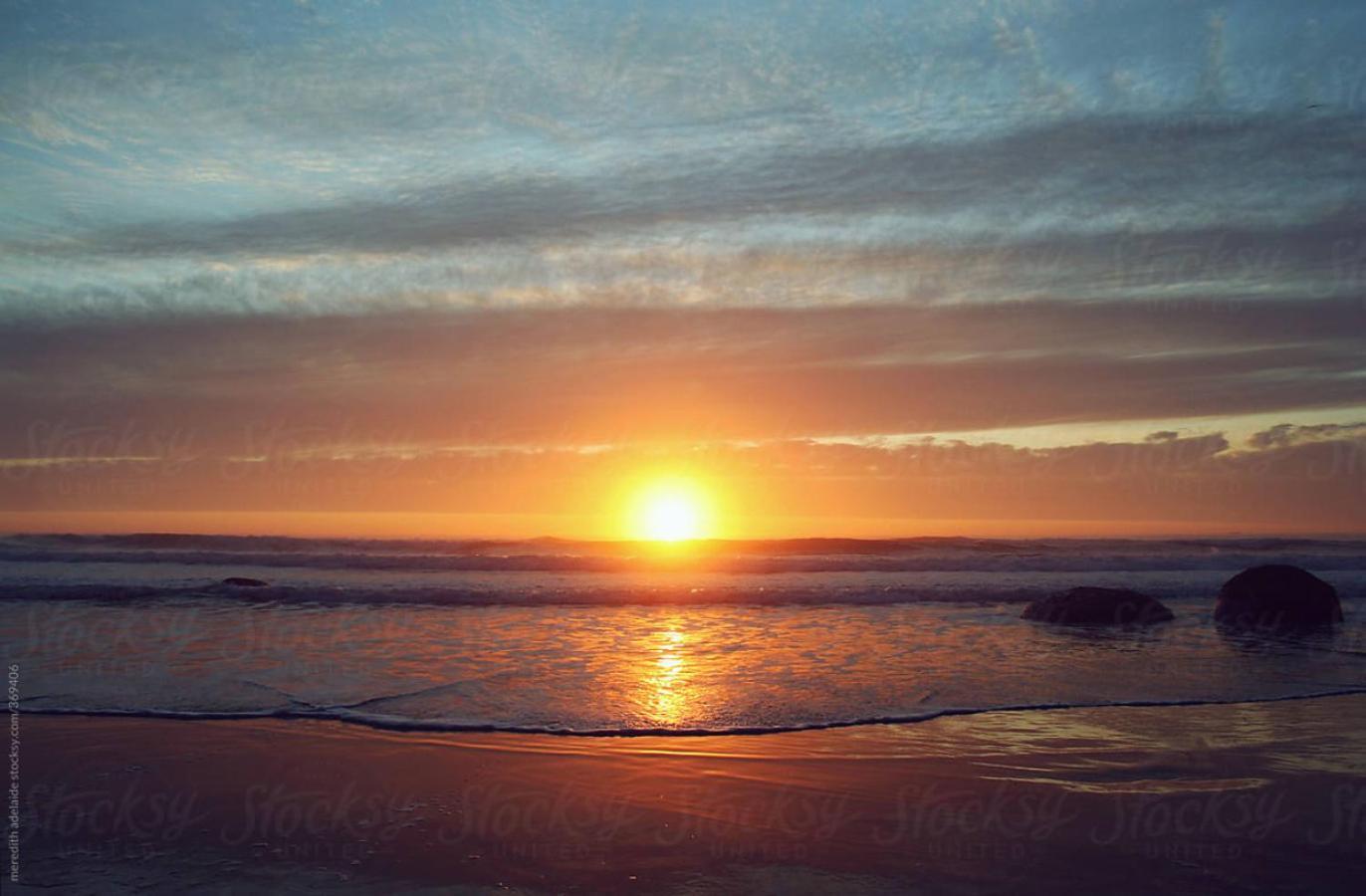 Ocean Views, Spacious Getaway, 5br, Hot Tub, Sleeps 16