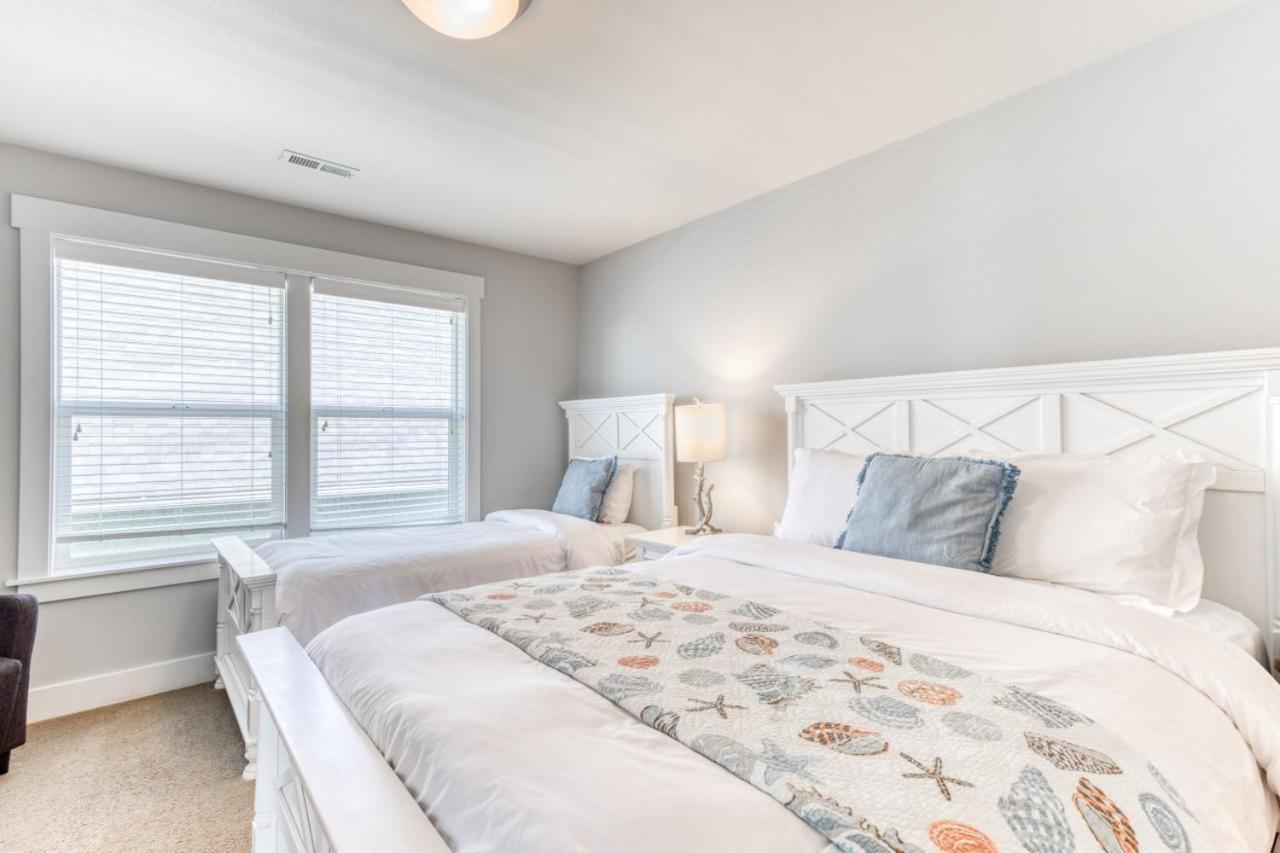 Holiday home Ocean Views, Spacious Getaway, 5br, Hot Tub, Sleeps 16