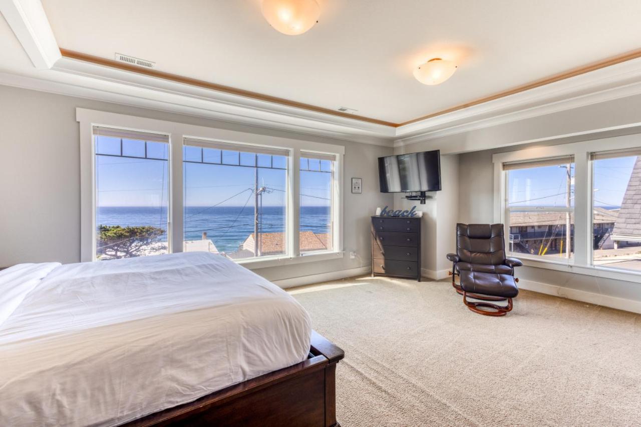 Ocean Views, Spacious Getaway, 5br, Hot Tub, Sleeps 16 Lincoln City