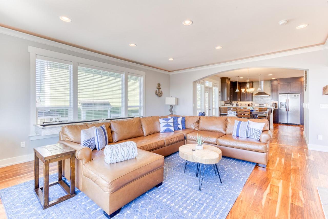 Holiday home Ocean Views, Spacious Getaway, 5br, Hot Tub, Sleeps 16 Lincoln City