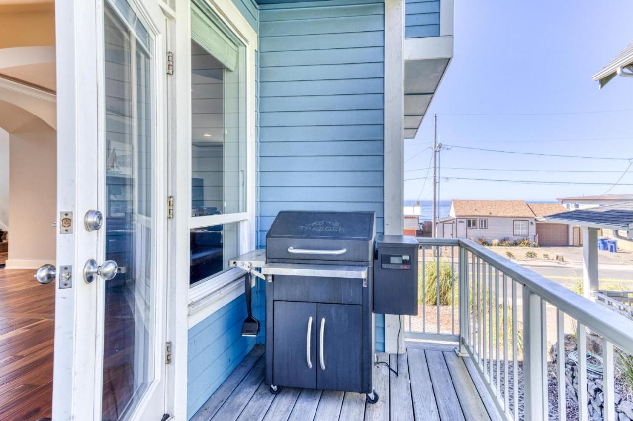 Ocean Views, Spacious Getaway, 5br, Hot Tub, Sleeps 16 *