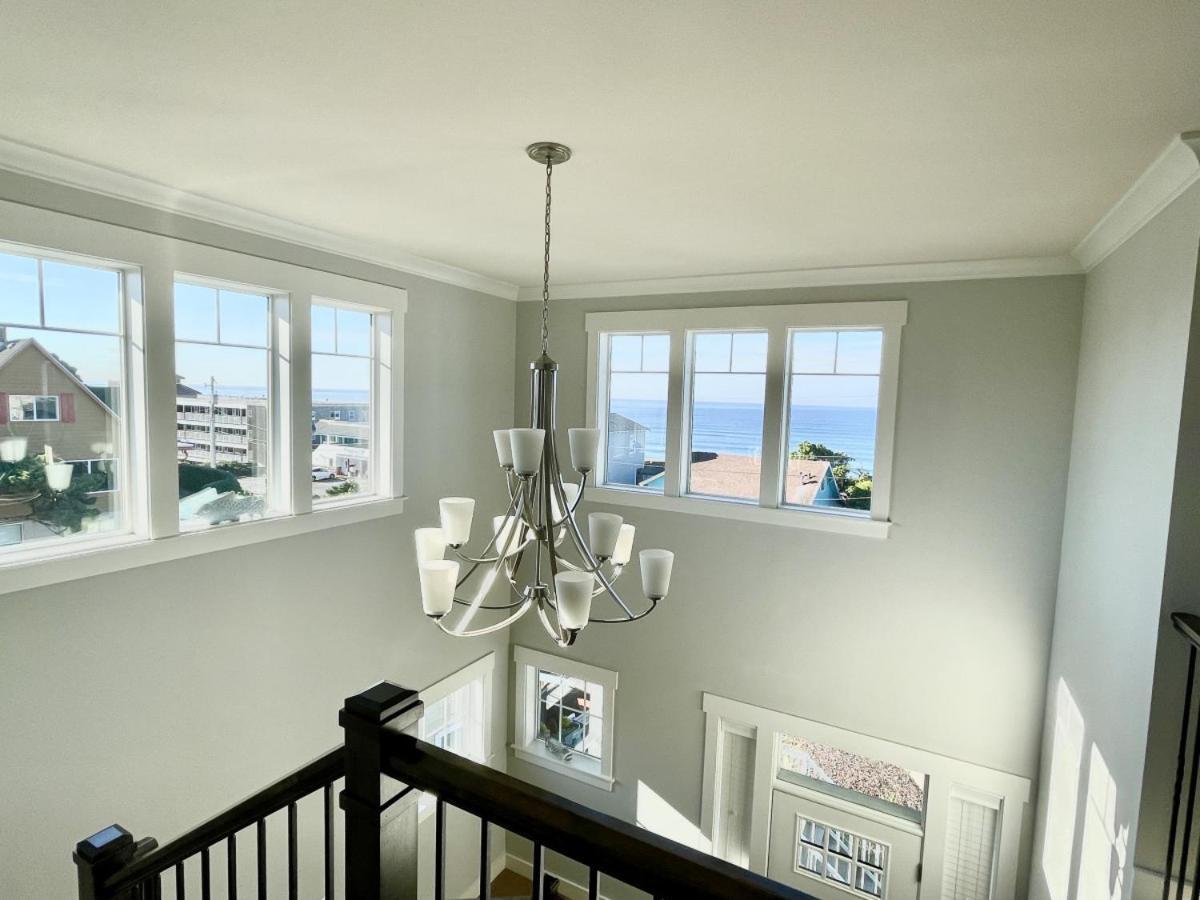 Ocean Views, Spacious Getaway, 5br, Hot Tub, Sleeps 16 *