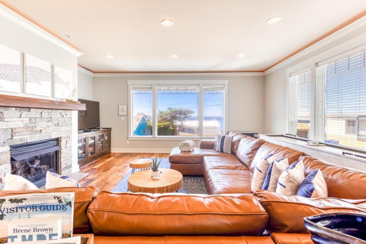 Ocean Views, Spacious Getaway, 5br, Hot Tub, Sleeps 16 Holiday home *