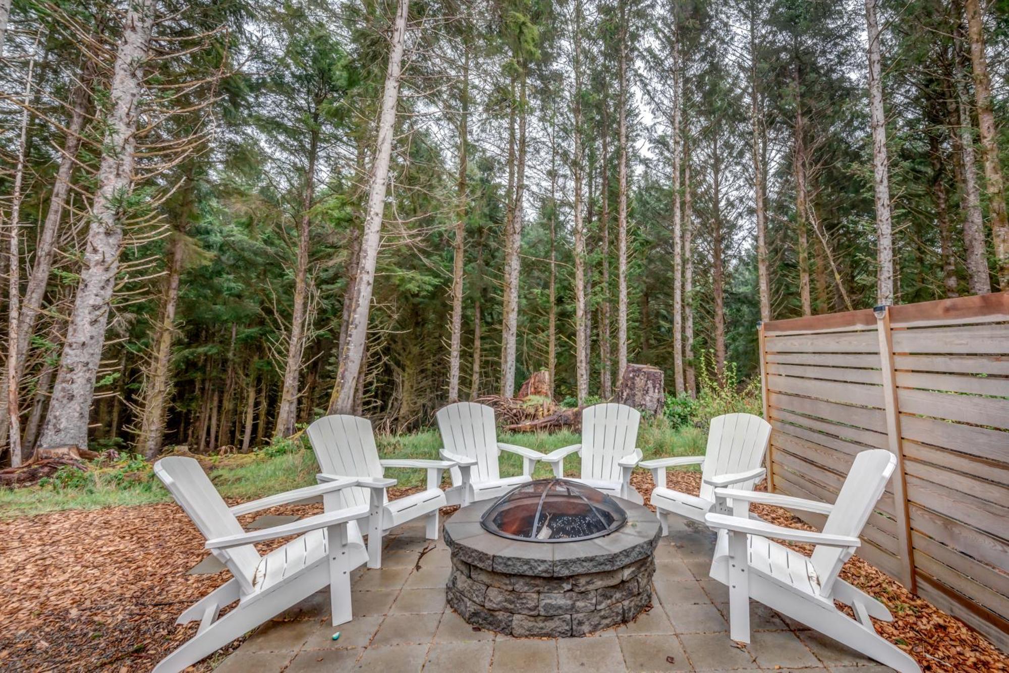 Cozy Coastal Retreat W/ Ocean And Forest Views Holiday home Lincoln City