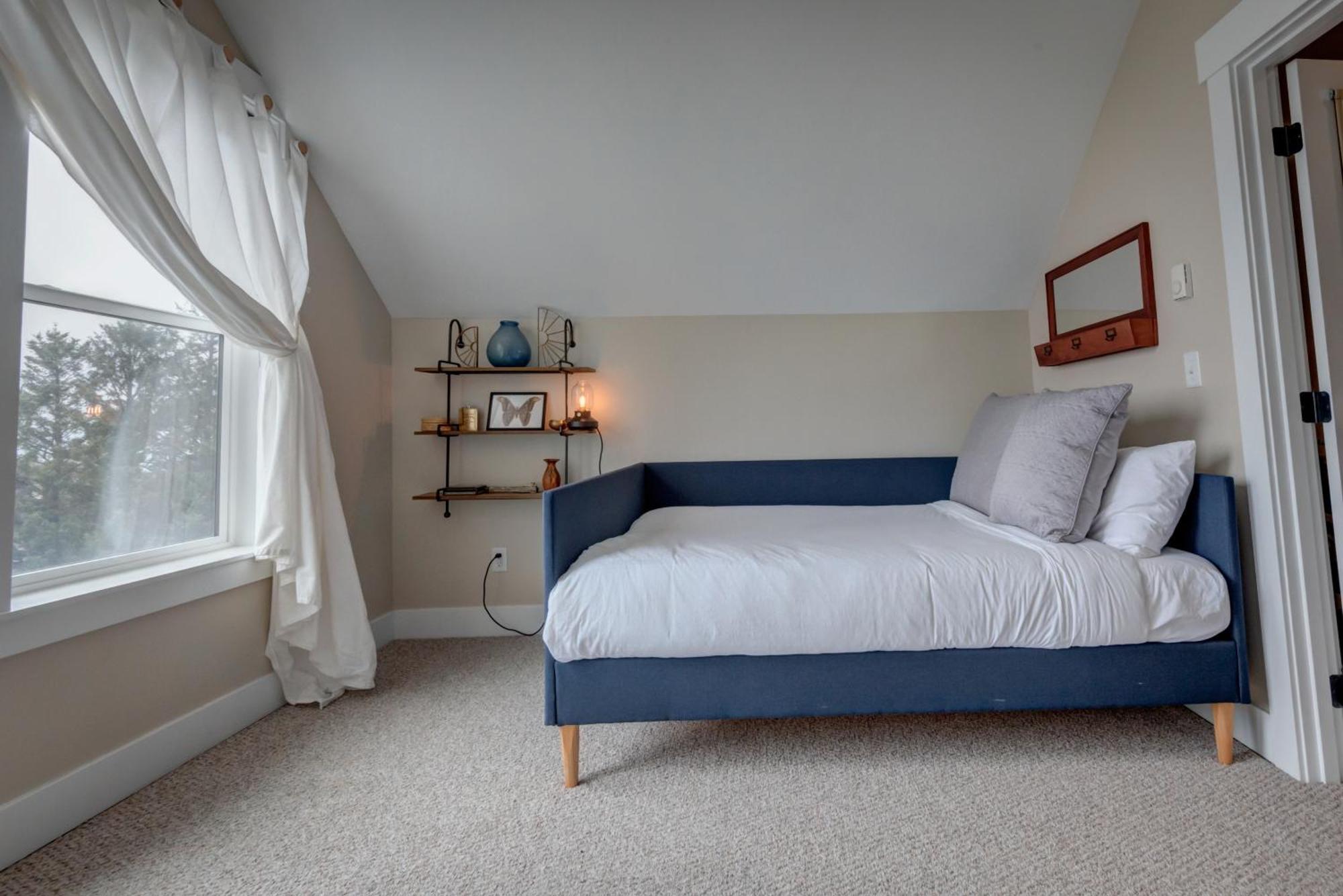Cozy Coastal Retreat W/ Ocean And Forest Views Holiday home Lincoln City