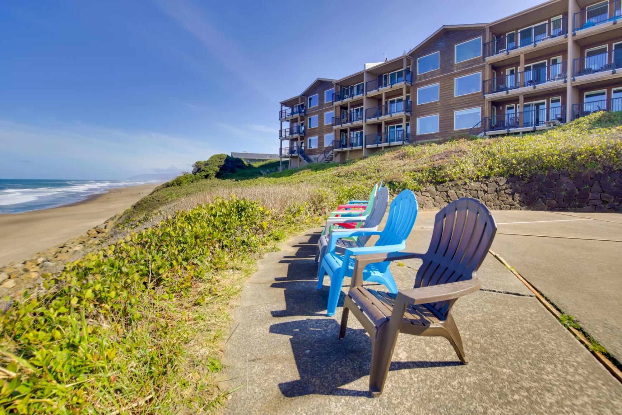 Oceanfront Oregon Retreat - Pool, Sauna And Patio!
