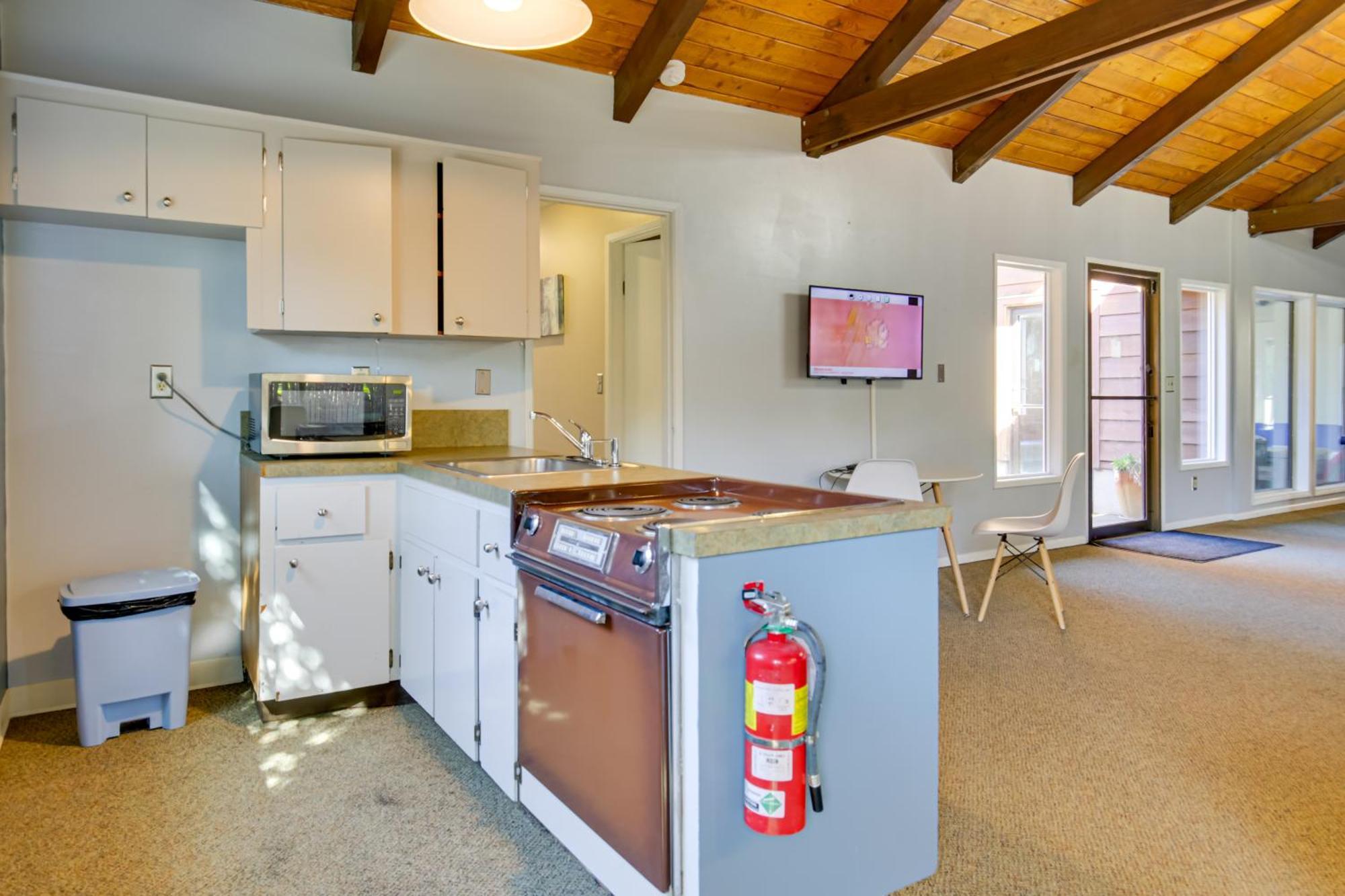 Oceanfront Oregon Retreat - Pool, Sauna And Patio! Apartment *