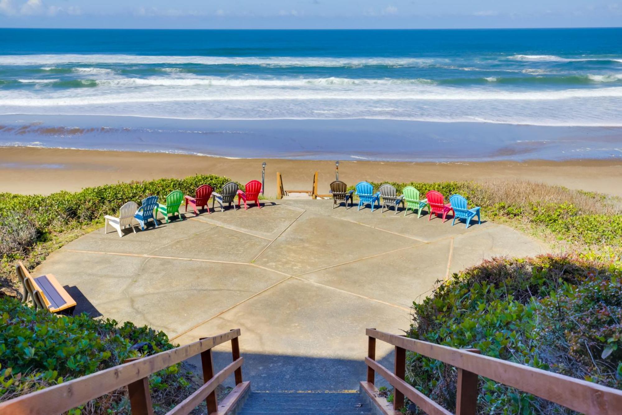 Oceanfront Oregon Retreat - Pool, Sauna And Patio! *
