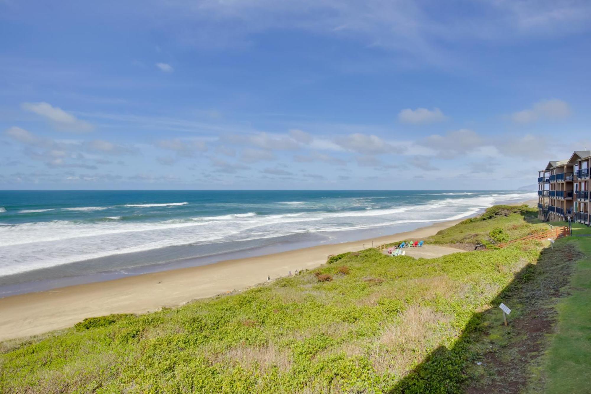 Oceanfront Oregon Retreat - Pool, Sauna And Patio! Lincoln City