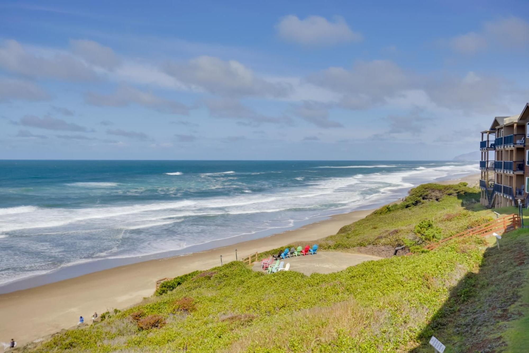 Oceanfront Oregon Retreat - Pool, Sauna And Patio! * Lincoln City