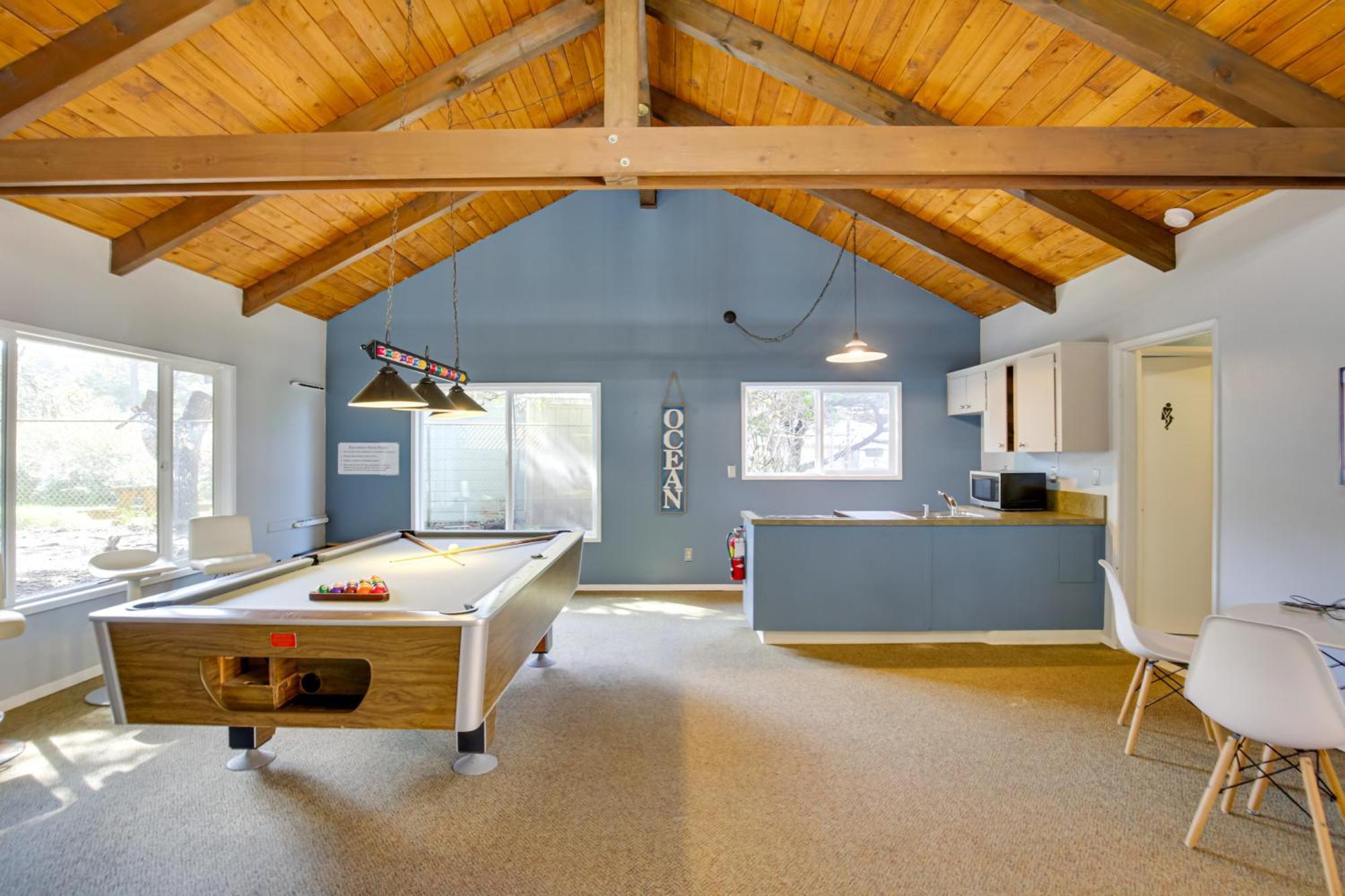 Oceanfront Oregon Retreat - Pool, Sauna And Patio! Apartment
