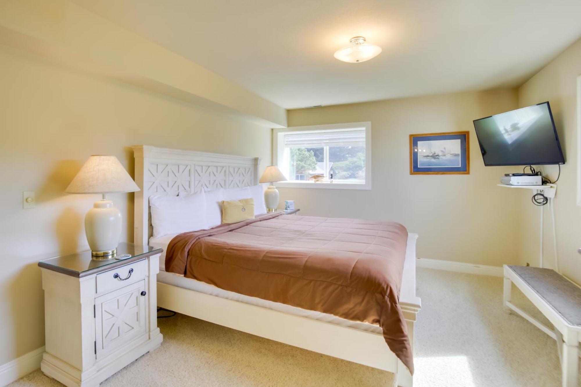 Apartment Oceanfront Oregon Retreat - Pool, Sauna And Patio! *