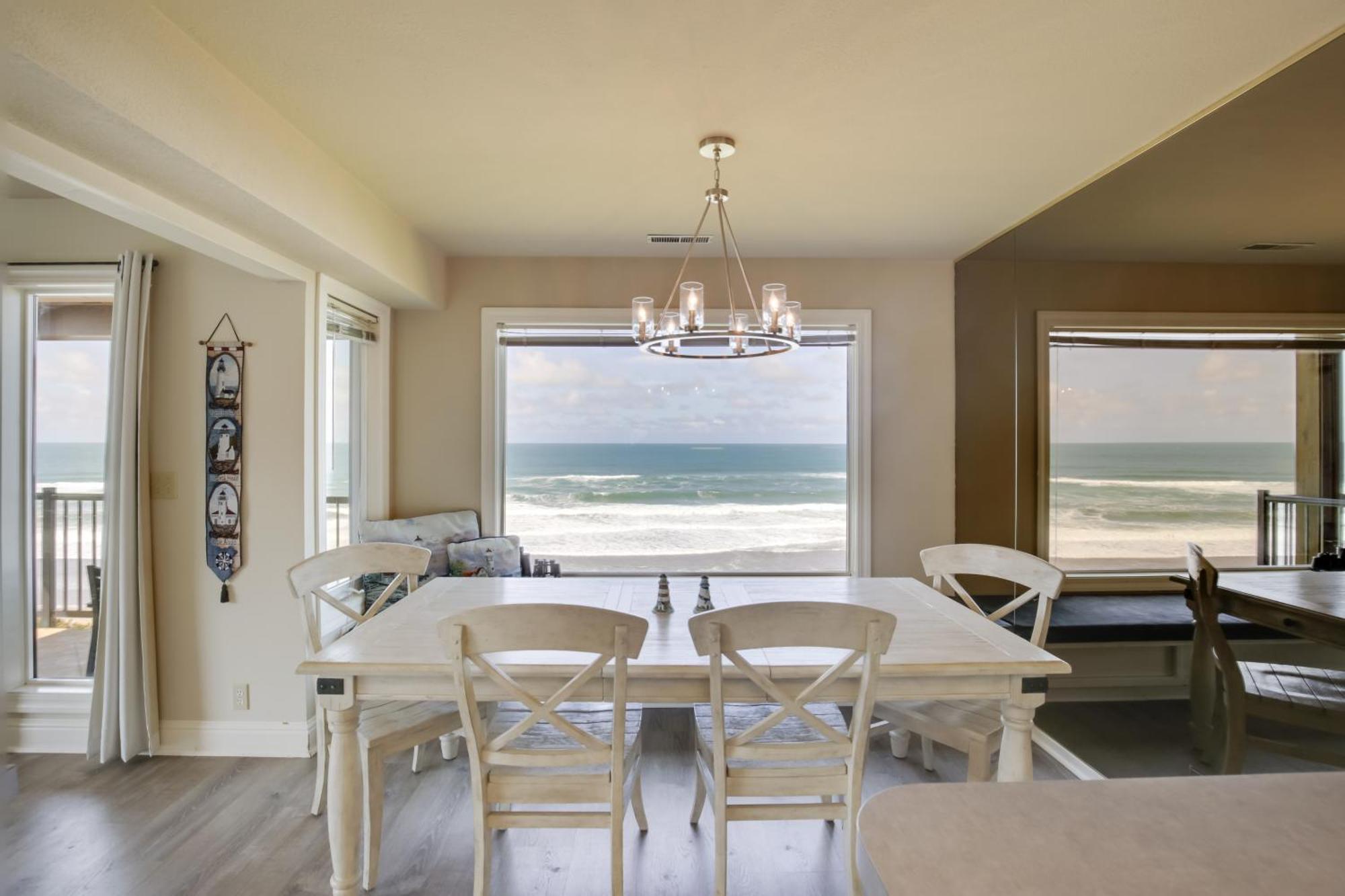 Oceanfront Oregon Retreat - Pool, Sauna And Patio! Lincoln City