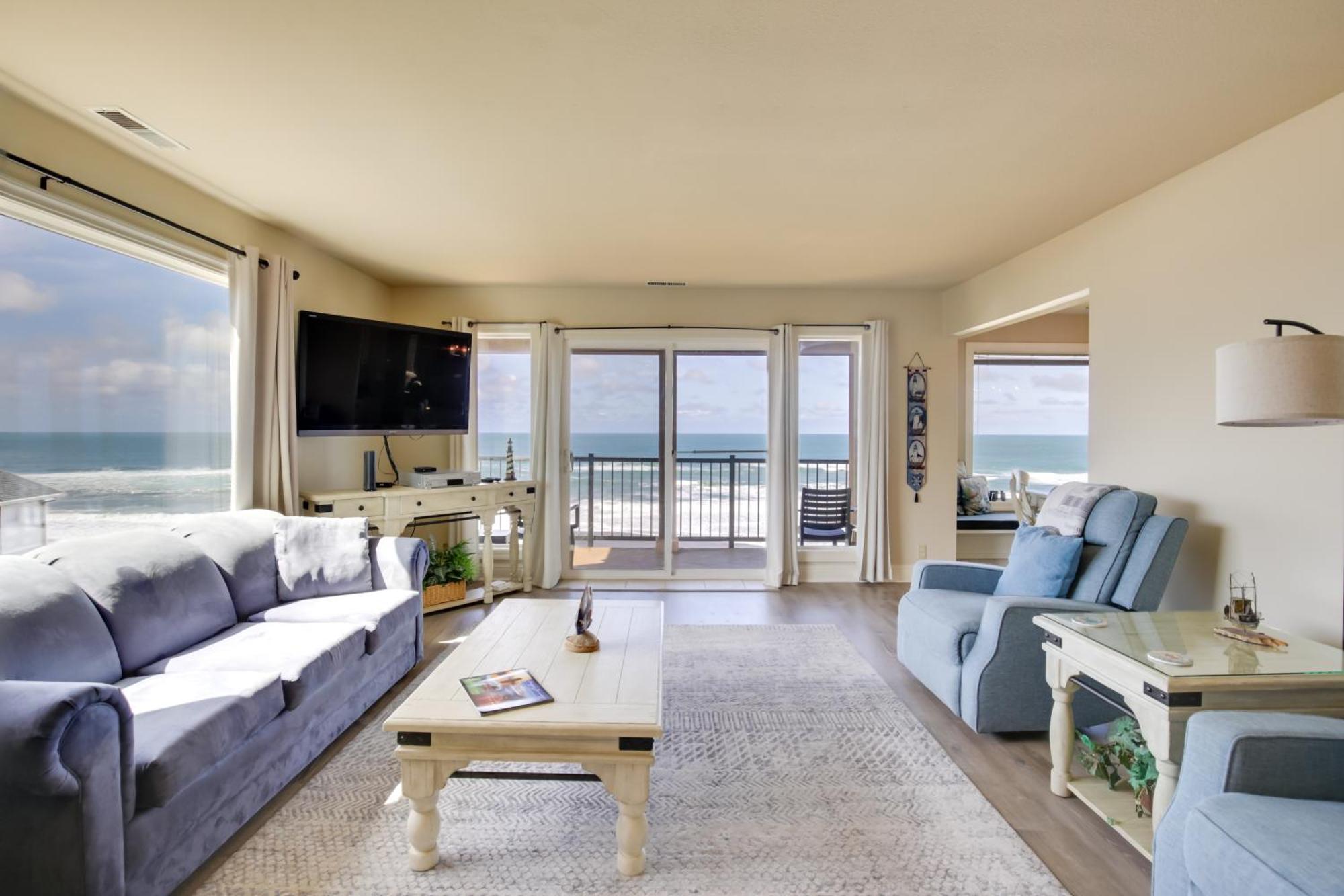 Apartment Oceanfront Oregon Retreat - Pool, Sauna And Patio! *