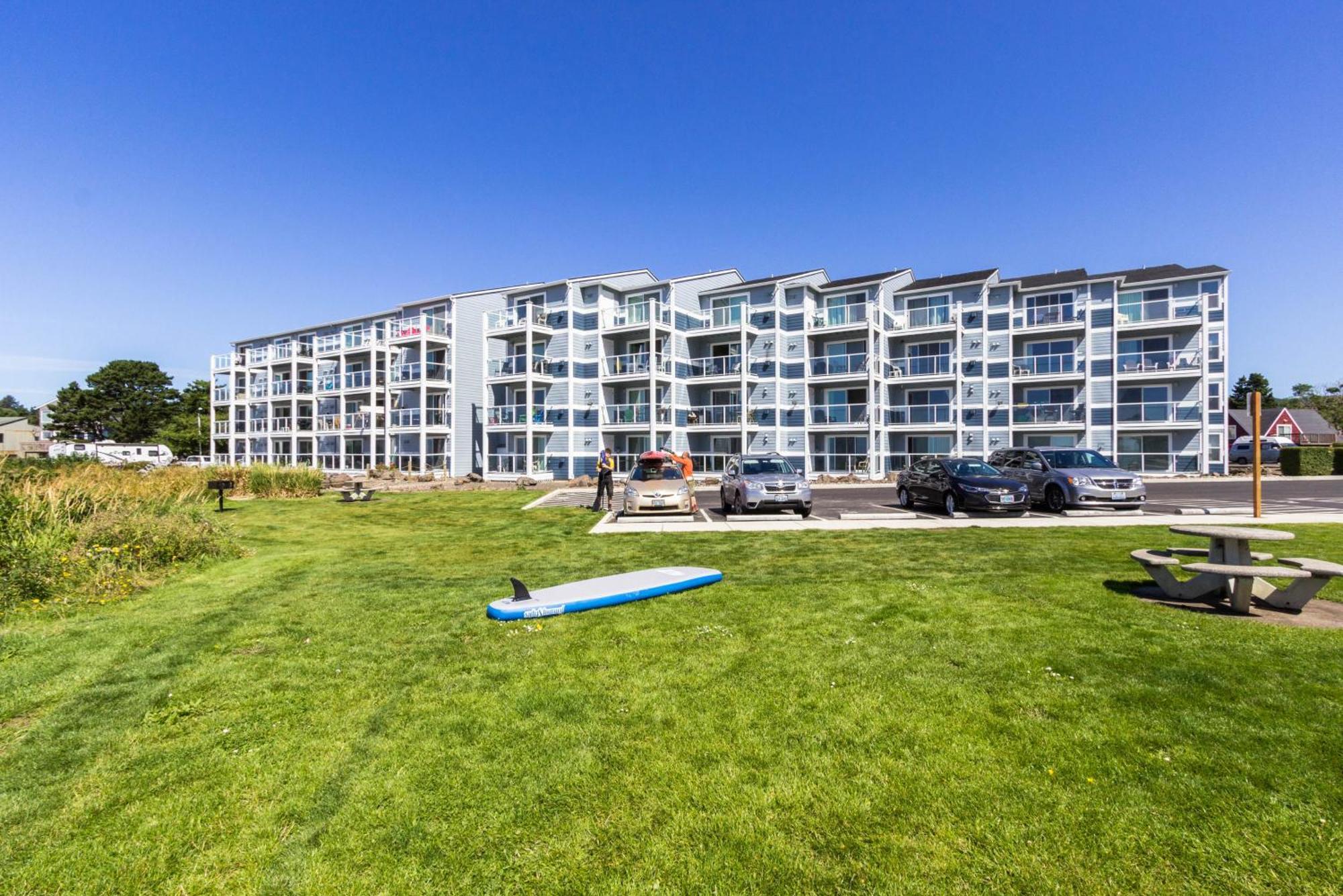 Getaway At Waters Edge