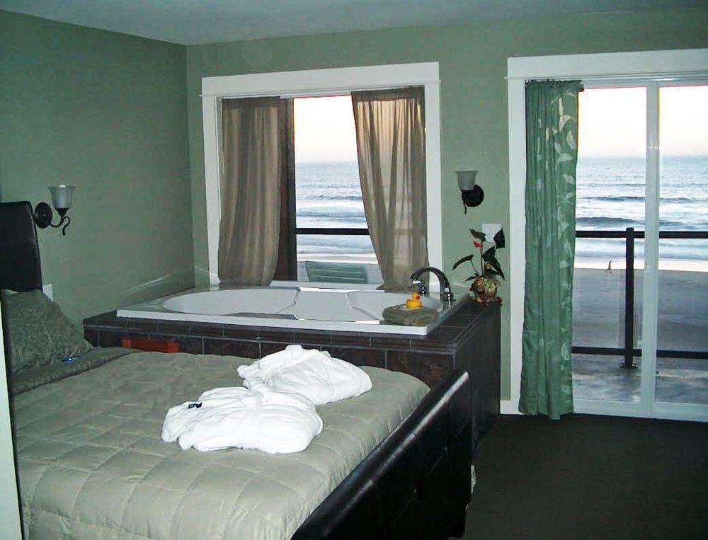 Hotel Starfish Manor Oceanfront 4*