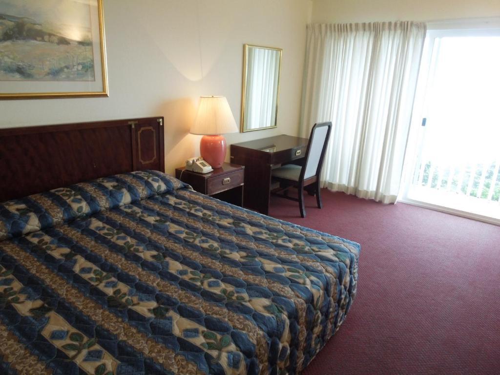 Edgecliff 2*
