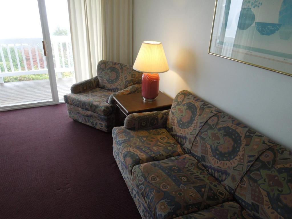 Edgecliff 2*