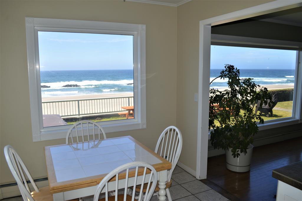 Captains Quarter's Beach House * Lincoln City