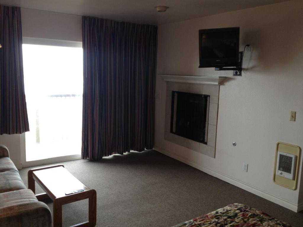 Cozy Cove Beachfront Motel 3*